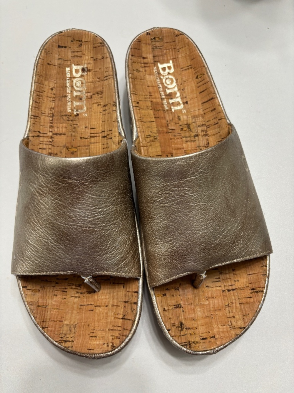 BORN size 10 Women's Sharr Footbed Light Gold Sandals
